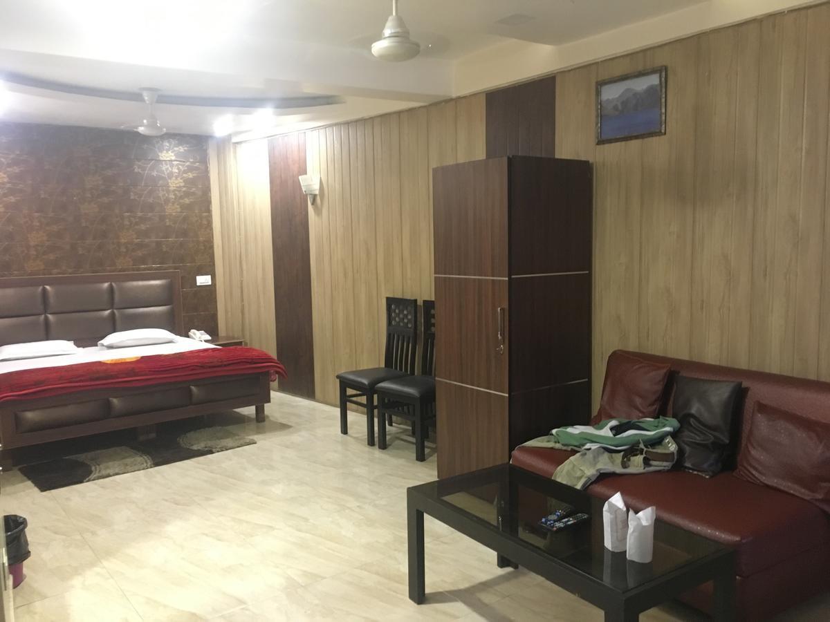 Oyo 12976 Hotel New Fiza Jammu Exterior foto