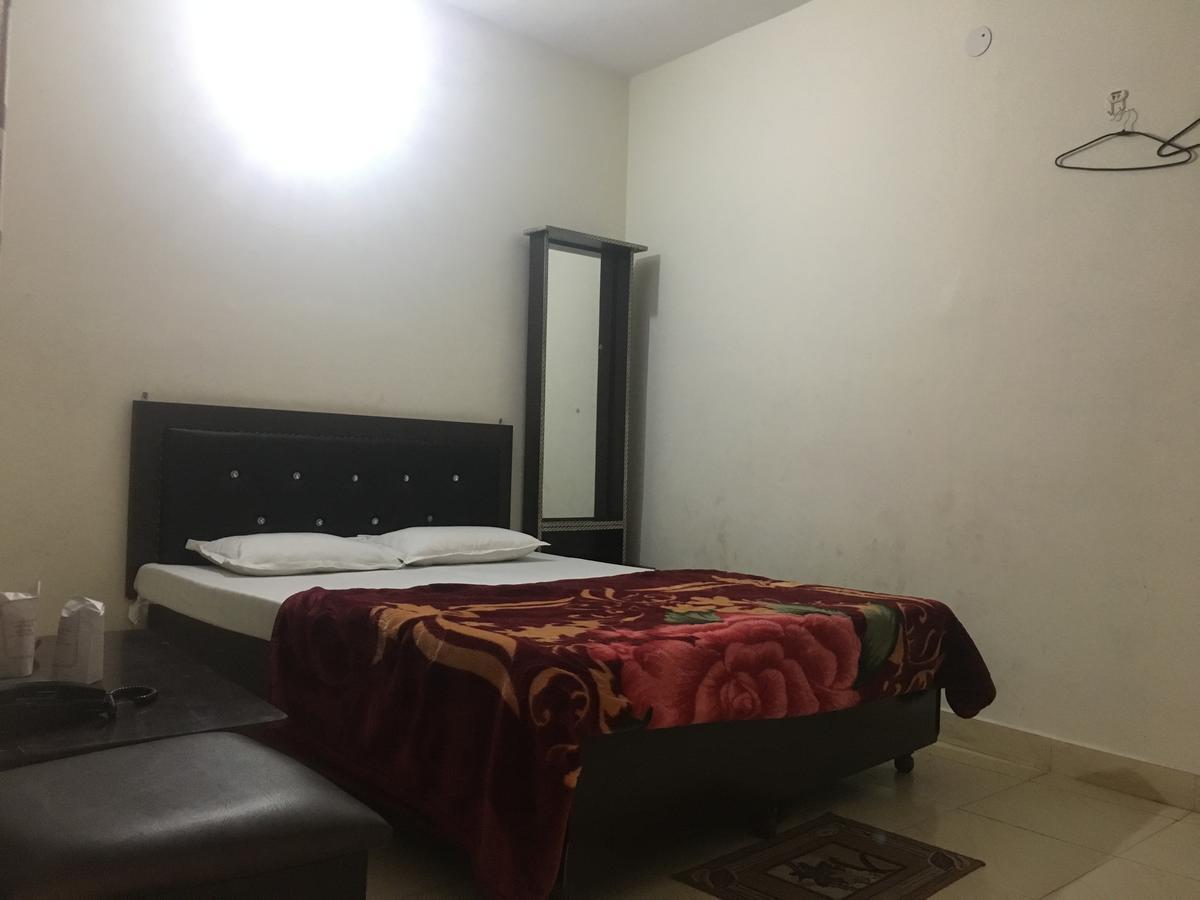 Oyo 12976 Hotel New Fiza Jammu Exterior foto